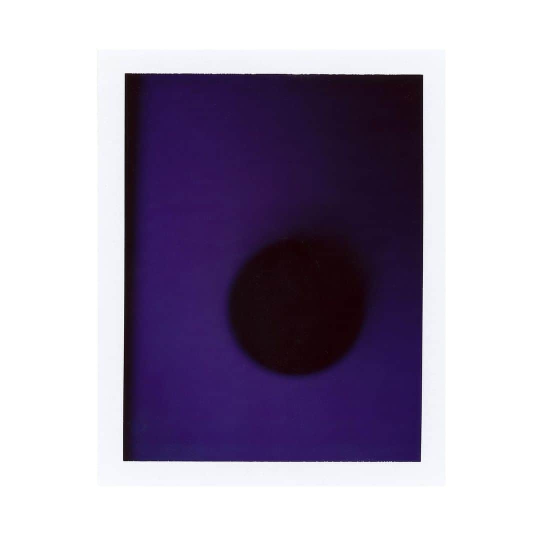 ユーリ・ポドラドチコフのインスタグラム：「a polaroid and advice from my most sophisticated friend.」