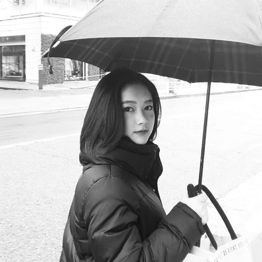 越後はる香のインスタグラム：「約1年前の私です👧🏻 髪の毛がかなり伸びました。私にはショートかロング、どちらが似合いますか？」