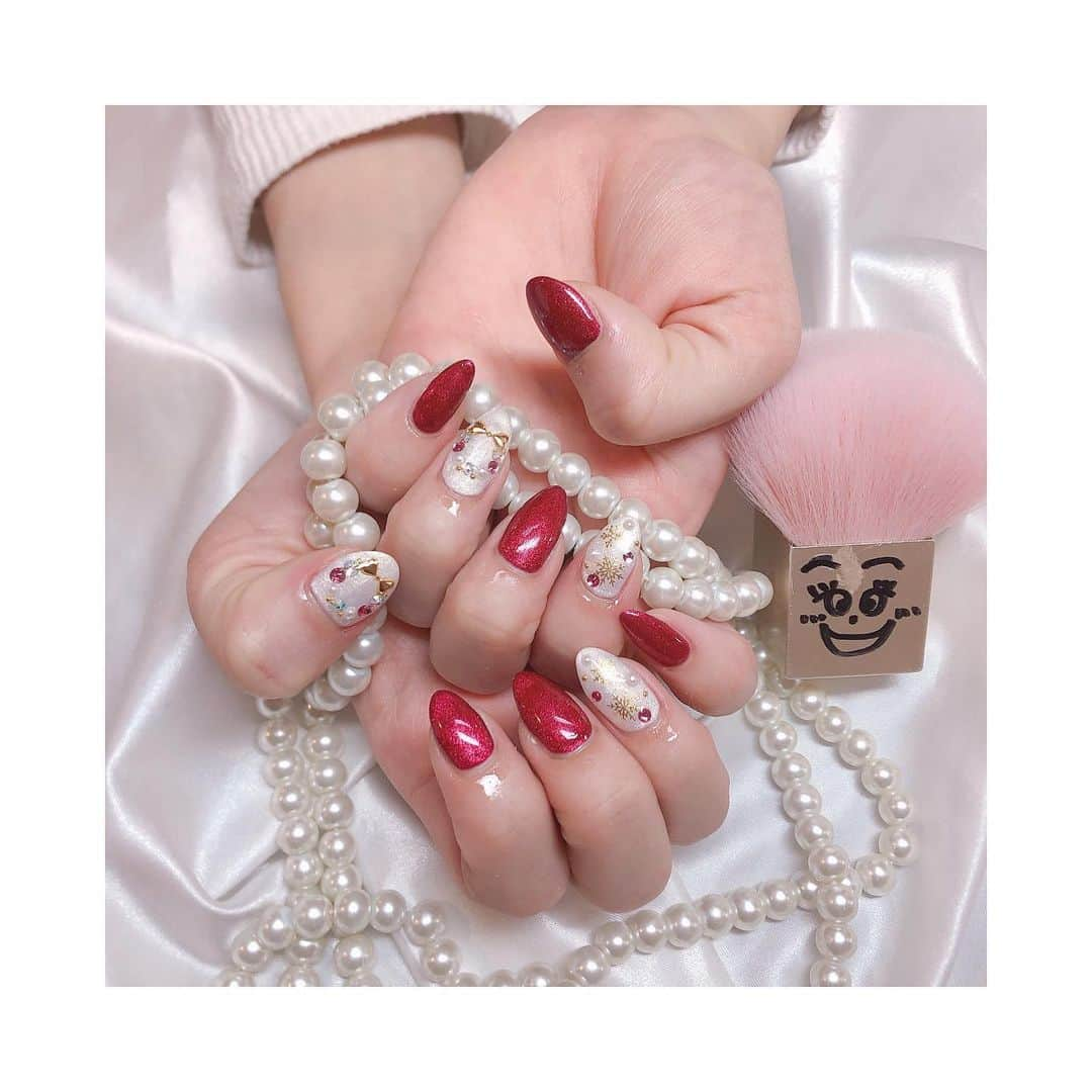 七瀬りおさんのインスタグラム写真 - (七瀬りおInstagram)「ﾟ+.*ʚ . . . nownail💅❄🎄 ⑅﻿ クリスマスぽくしたの！ ⑅﻿ ⑅﻿ 2枚目のピンク頭さん消えたからもう1回書いてて頼まれて書いたよ笑 . . . ɞ*.+ﾟ」12月15日 21時53分 - _nanaserio_