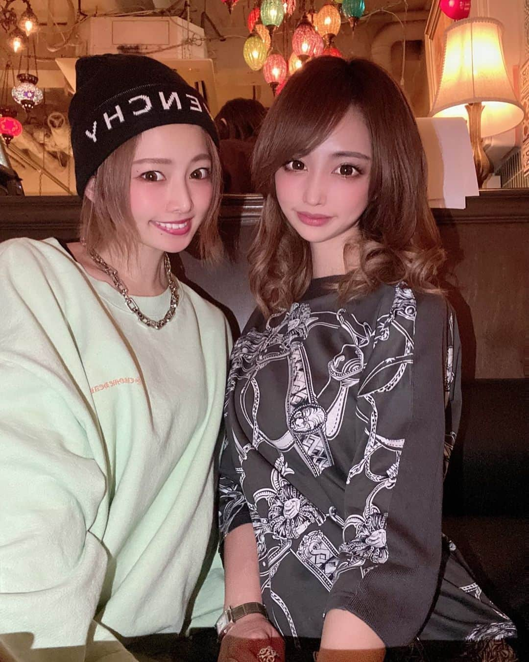 サキ吉さんのインスタグラム写真 - (サキ吉Instagram)「シンディちゃんと渋谷デート🤭💓💓💓 本当に大好きな妹ちゃん❤️ 会うと元気貰えるんだよね🥺 シンディパワーは偉大です💞💞💞 来年もたくさん遊ぼうね🧡 ． #渋谷 #渋谷デート  #夜カフェ #女子会 #妹ちゃん #大好き」12月15日 22時01分 - sakikichi1201