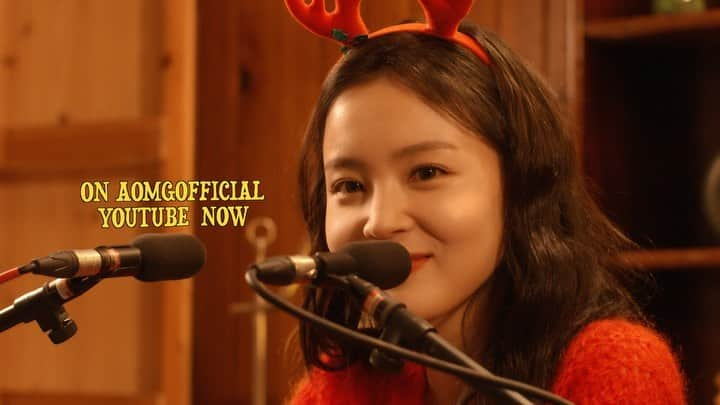 イ・ハイのインスタグラム：「[이하이 (LeeHi)] 이하이 (LeeHi) - 'For You (Feat. Crush)' 　 이하이의 크리스마스 To-do List 2번째 '코코아 ASMR'이 AOMGOFFICIAL 유튜브 채널을 통해 공개되었습니다. 많은 관심 부탁드립니다. 'LeeHi's Christmas To-do List : Hot Cocoa ASMR' is now available to watch on the AOMGOFFICIAL YouTube Channel. - WATCH NOW ON : https://youtu.be/j_qXgTkZFaw - 　 LeeHi - 'For You (Feat. Crush)' 　 TOMORROW AT 6PM (KST) 　 - @leehi_hi #이하이 #LeeHi @crush9244 #크러쉬 #Crush #ForYou #AOMG」