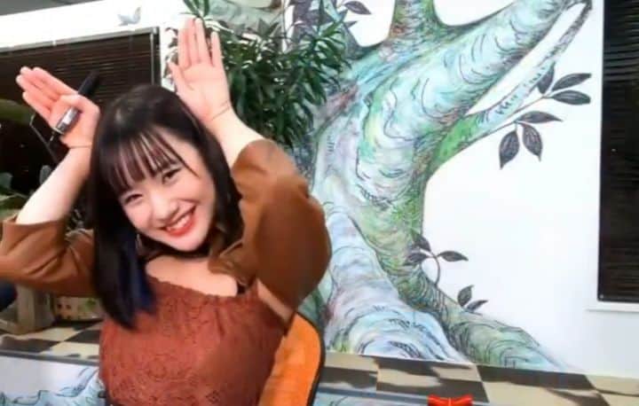 モーニング娘。'20のインスタグラム：「- . ぴょんぴょん💛 . . #横山玲奈 . .」