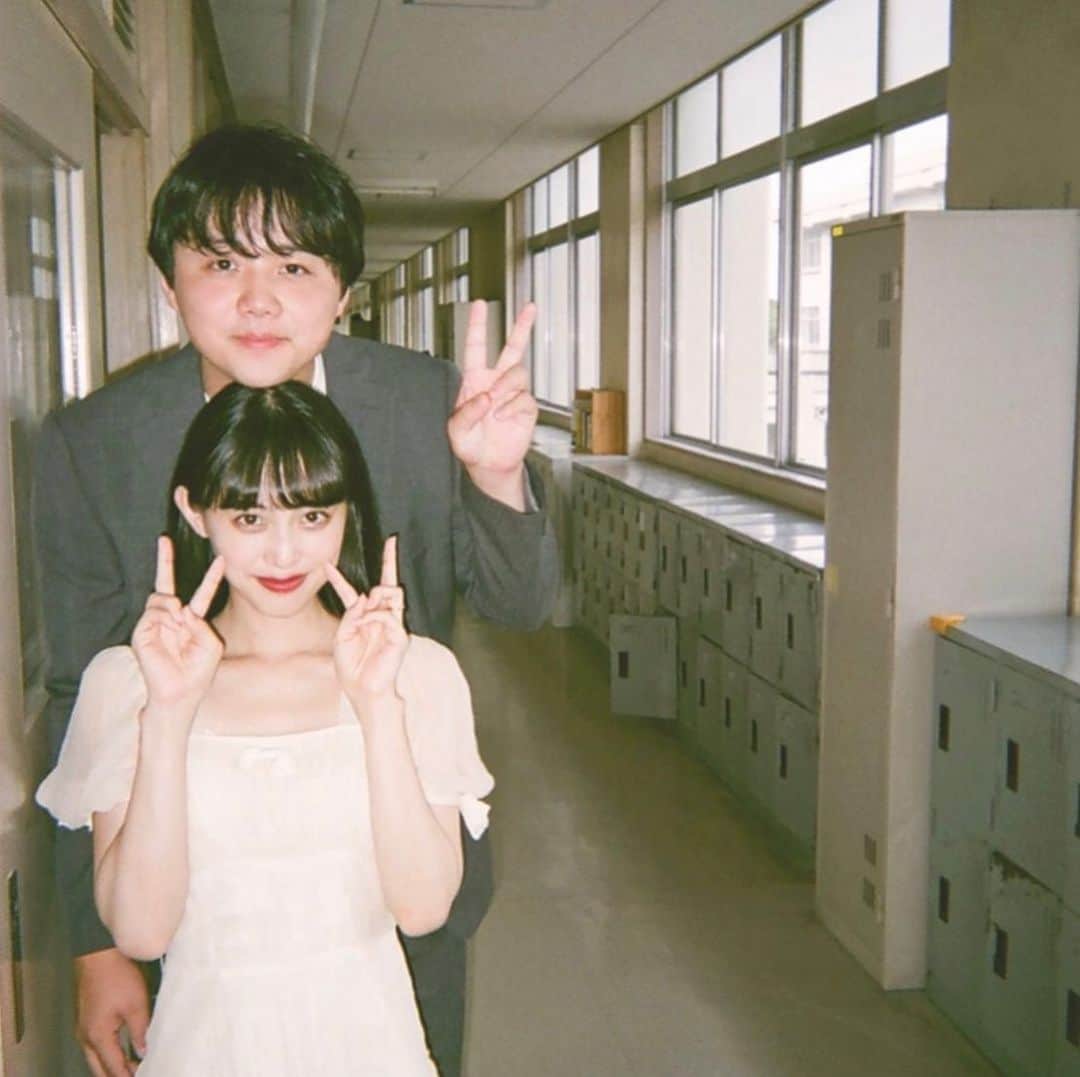 酒元麻衣（まいへー）のインスタグラム：「🤍10YEARS🤍 結婚しても大切にしたい 付き合った記念日の12月15日😊 とうとう10年(T . T)信じられない…！ 寝かしつけが終わって、今から桃鉄しながらケーキたべてお祝いする🎂♡ 10年一緒にいたら、山あり谷ありで… 楽しい思い出も沢山あれば、大きな喧嘩も何度もしてきた…😢 でも今こんなに幸せな毎日を送れているのはぽんのおかげで、、出会えて本当に良かった(T . T)♡ありがとう♡ #記念日」