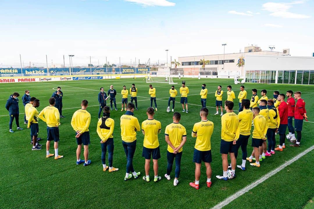 ビジャレアルCFのインスタグラム：「¡Tiempo de #CopaDelRey 🏆! .  #CopaDelRey 🏆 time! #Villarreal #futbol #football #soccer」