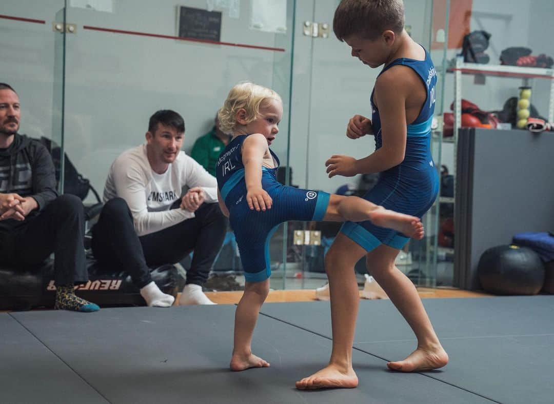 コナー・マクレガーさんのインスタグラム写真 - (コナー・マクレガーInstagram)「Thank you for the cool wrestling singlets @albertpikulskiy and @sergey_pikulskiy!  Always great training with the Moldovan technicians ❤️」12月15日 22時09分 - thenotoriousmma