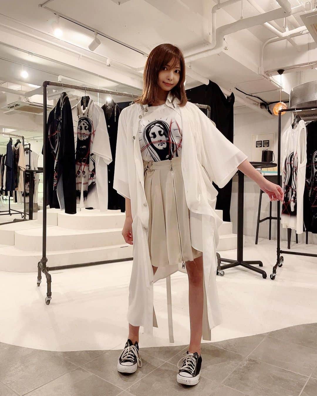 西谷麻糸呂のインスタグラム：「チャヌ君(@i_chanu_m_acuod )の展示会にお邪魔してきました。  新作どれもカッコよかった！ 普段着ないコーディネート色々させてもらって勉強になりました🙏🌟  #acuodbychanu  #acuod  #展示会  #西谷麻糸呂」