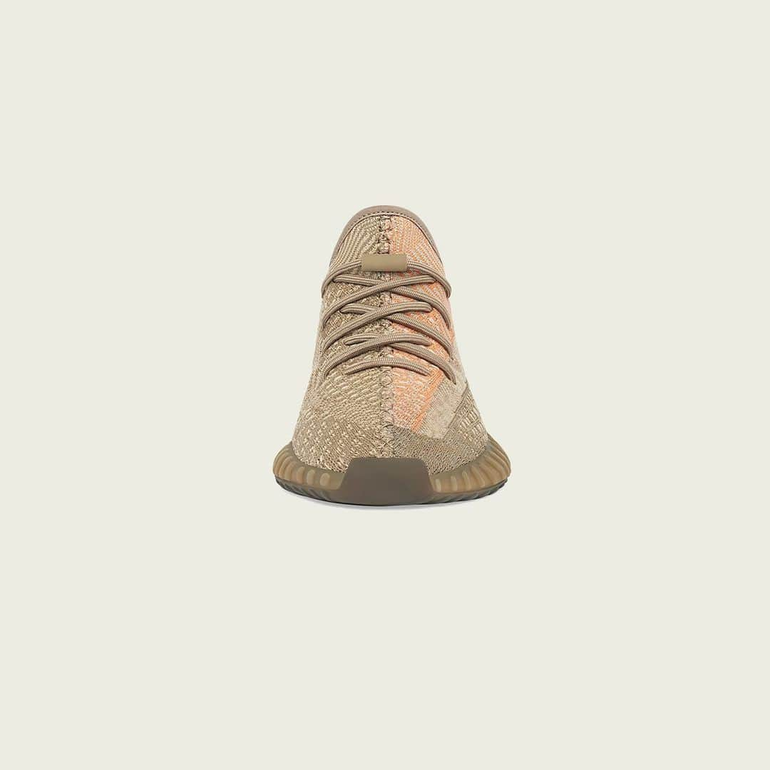 adidas Originalsさんのインスタグラム写真 - (adidas OriginalsInstagram)「YEEZY BOOST 350 V2 SAND TAUPE. AVAILABLE DECEMBER 19 AT ADIDAS.COM/YEEZY AND ON THE ADIDAS APP IN SELECT COUNTRIES.」12月15日 22時03分 - adidasoriginals