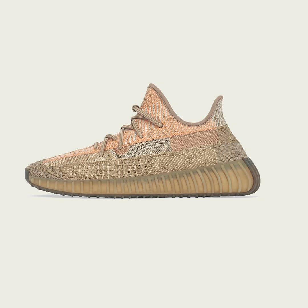 adidas Originalsさんのインスタグラム写真 - (adidas OriginalsInstagram)「YEEZY BOOST 350 V2 SAND TAUPE. AVAILABLE DECEMBER 19 AT ADIDAS.COM/YEEZY AND ON THE ADIDAS APP IN SELECT COUNTRIES.」12月15日 22時03分 - adidasoriginals