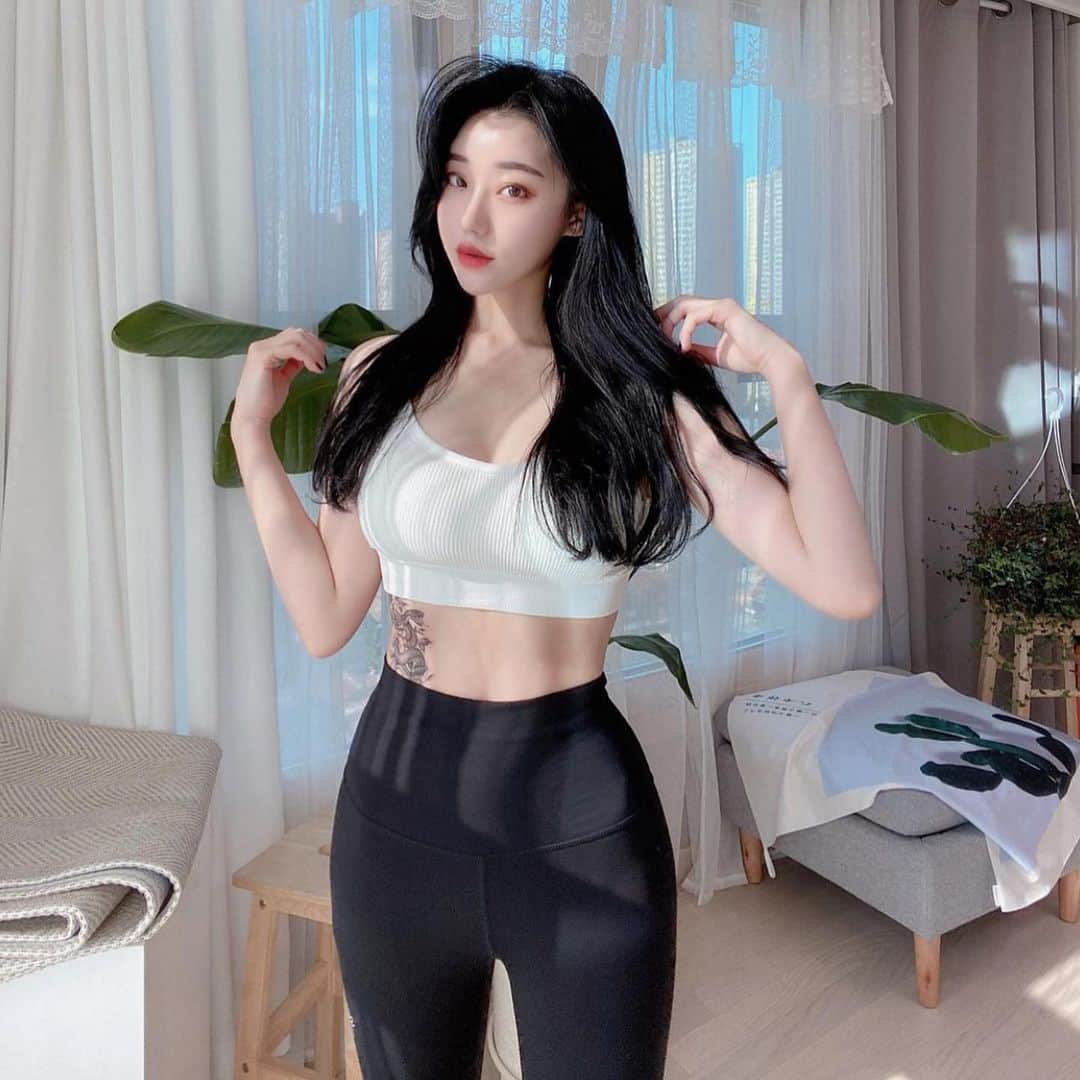 BodyON Koreaさんのインスタグラム写真 - (BodyON KoreaInstagram)「Wow!! hye__joo__ 👍😎💕 | | 🔥생각과 삶이 멋진 #운동 피플들을 바디온코리아는 응원합니다! | | 🍀자신 or 주변 지인 중에 짐패션 핫피플 계시면 DM 보내주세요📩 | | #diet #yoga #필라테스 #fit #girl #selfie #트레이닝복 #ootd #운동복 #셀피 #일상 #거울샷#instagood #브라탑 #healthy #레깅스패션 #fitness #바디체크 #몸짱 #body #몸스타그램 #바디스타그램 #모델#필라테스강사 #다이어터 #필라테스복 #pilatesinstructor #pilates」12月15日 22時05分 - bodyonkorea