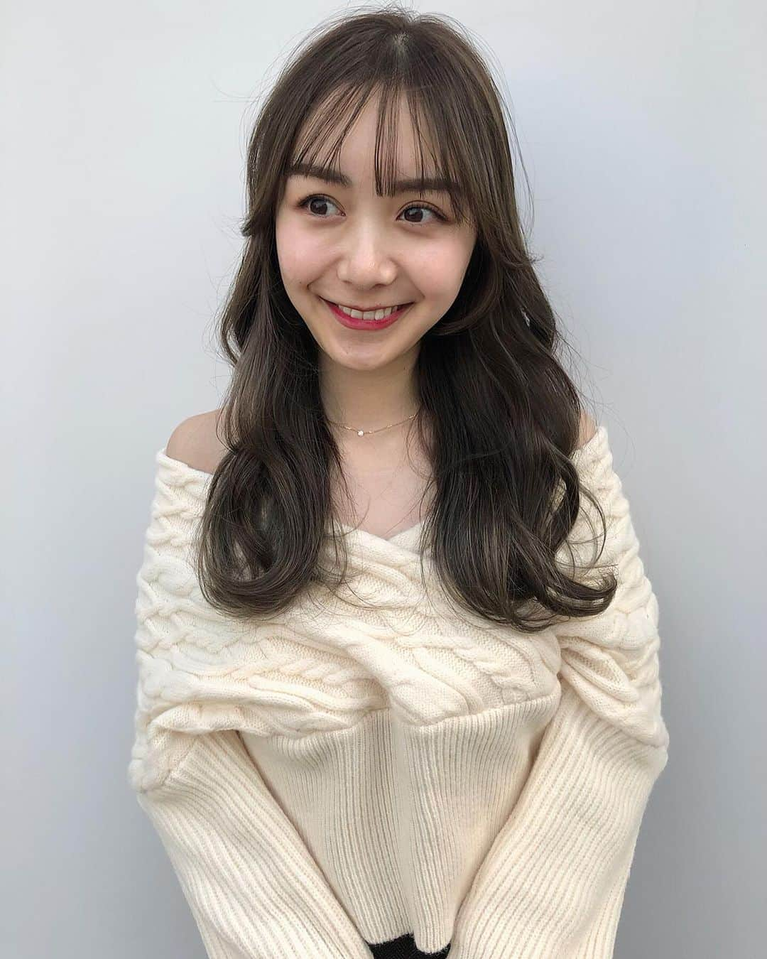 西脇梨紗さんのインスタグラム写真 - (西脇梨紗Instagram)「23歳最後の日ににいつもお世話になってる @koba_hikaru さんのとこで髪を染めてもらいました🧚‍♂️ トリートメントもしてもらってつるっつる🥺🥺 23歳もありがとうだし24歳もお願いします🥺 毎回言ってるけどいつも好きすぎる髪色すぎて🥲 #zaccvie  #ヘアカラー #ヘアスタイル #ヘアアレンジ #hair #hairsalon #カラー #ヘアセット #hairstyle #블랙핑크 #ヘア #haircolor #グレージュ#シースルーバング #シースルー前髪 #얼스타그램 #머리스타그램 #뷰티스타그램」12月15日 22時18分 - risa_nishiwaki