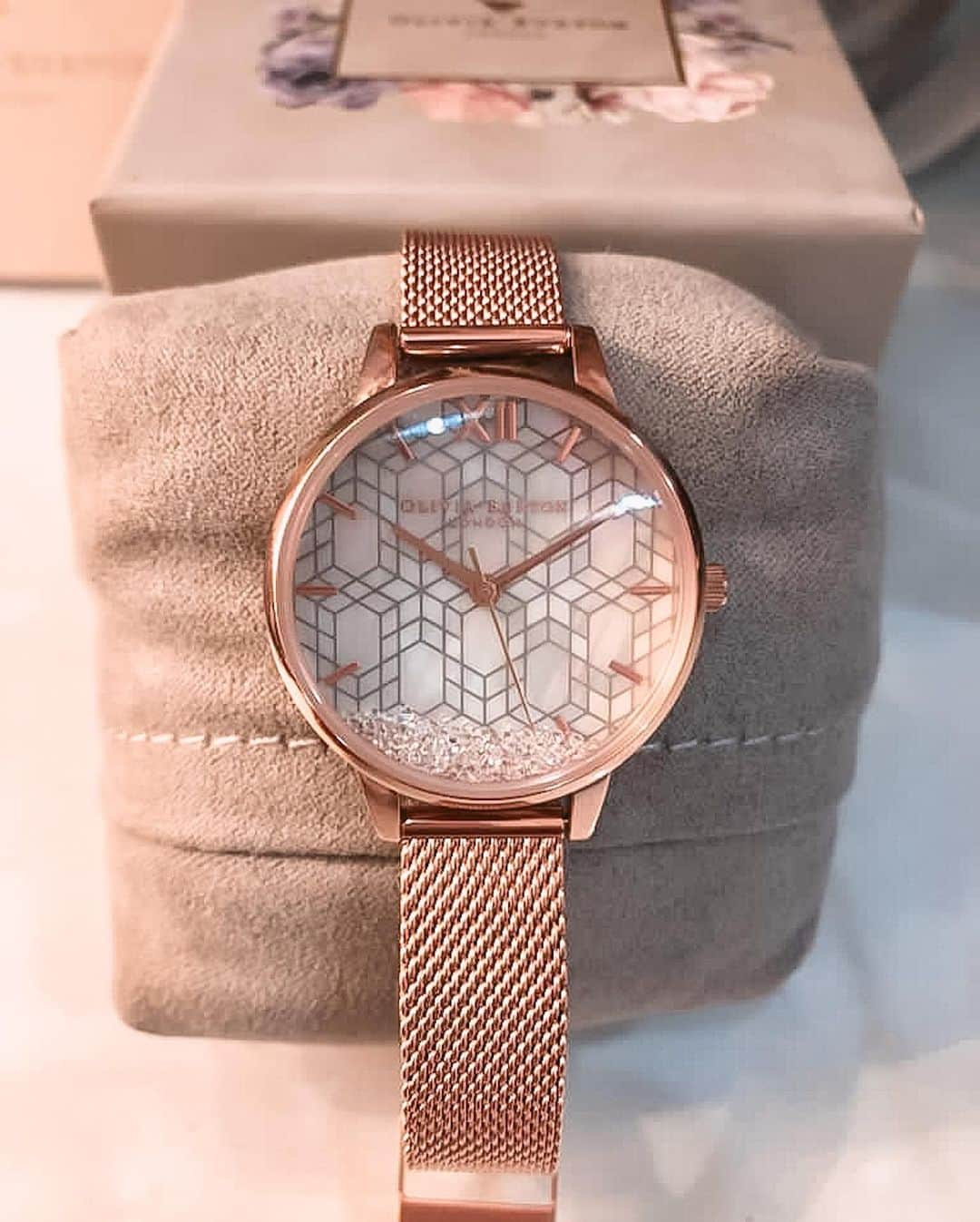 ソニア・ナタリアさんのインスタグラム写真 - (ソニア・ナタリアInstagram)「Channel a little festive frost with this limited-edition from Olivia Burton Ice Queen Collection ❄️  Discover more at Olivia Burton Stores, The Watch Co. Offline Stores and www.thewatch.co #OliviaBurtonIndonesia」12月15日 22時11分 - sonianatalia_w