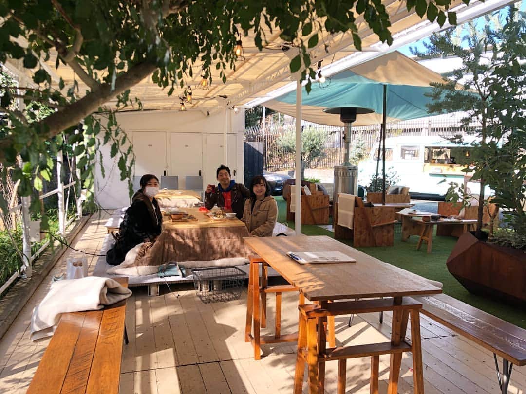 安田さちさんのインスタグラム写真 - (安田さちInstagram)「撮影帰りにたまたま通りかかったカフェ、オシャレで居心地が良くてとっても素敵でしたー😍  屋外でコタツに入りながらくつろげるなんて最高✨ #jinnanhouse #渋谷カフェ  #渋谷グルメ  #コタツカフェ」12月15日 22時26分 - sachi.yasuda31