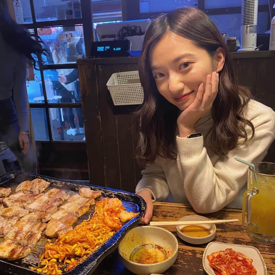 美詞のインスタグラム：「人生初サムギョプサル♡ 美味しすぎて感動した🤣笑」