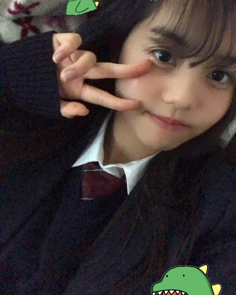 陣ノ内柚来さんのインスタグラム写真 - (陣ノ内柚来Instagram)「明日でテストおわり！！ ねれる！！うれしい！！！ ・ ・ #ゆららんど #陣ノ内柚来 #jkブランド #プラチナムプロダクション #followme #fjk #モデル #fashion #ファッション #model #フォロー歓迎 #ootd #お洒落さんと繋がりたい #jk1 #おうち時間 #セルフィー #selphy #schoollife #オーバーサイズ #challengeeachother #自撮り女子 #自撮り #エフェクト #制服 #ゆるゆる」12月15日 22時29分 - yura_world