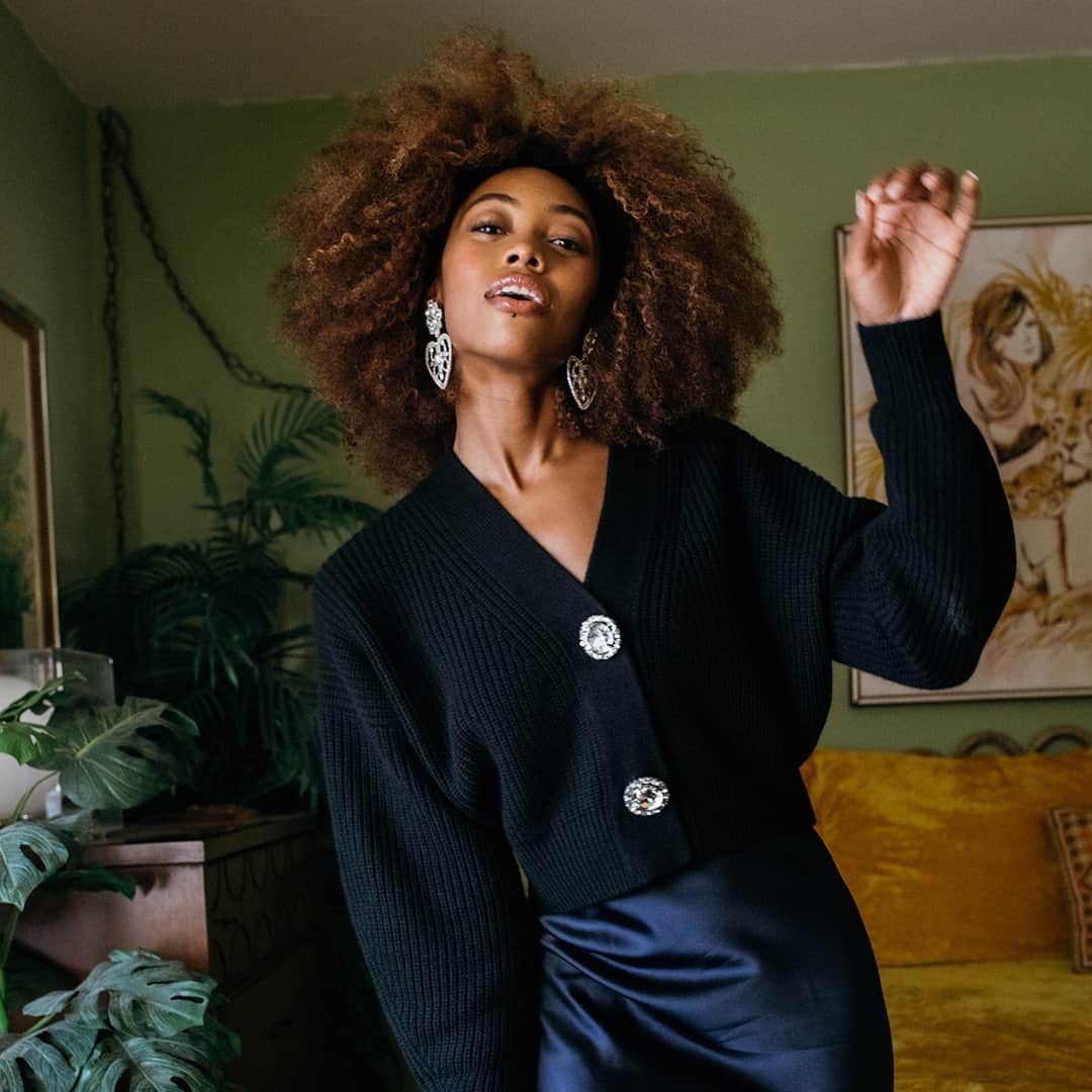 ダニジョーのインスタグラム：「All dressed up with nowhere to go 💫 Dannijo muse Sharaun in the Jeweled Pin cardigan and Camellias earrings ➰」