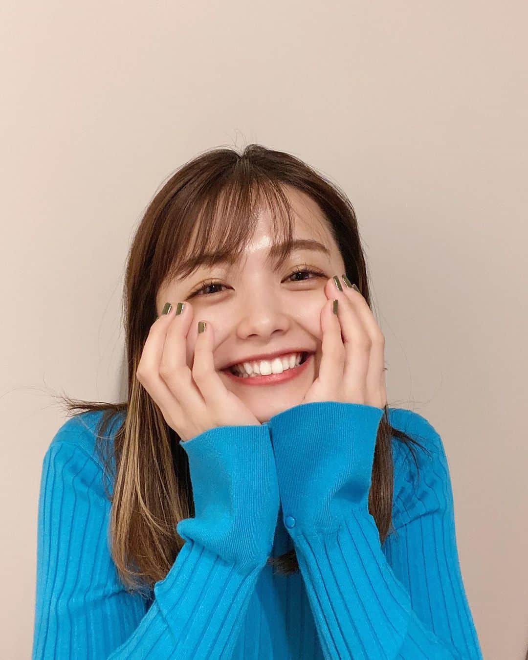 のインスタグラム：「にーーーっ‼︎  #今日の足立」