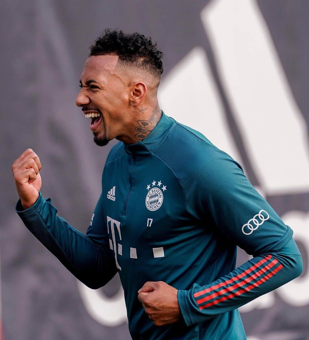ジェローム・ボアテングのインスタグラム：「Just can‘t stop winning 🔥 @sergegnabry 🤝」