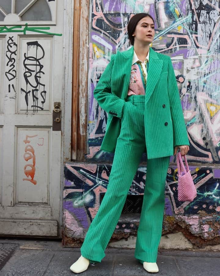 ポール&ジョーさんのインスタグラム写真 - (ポール&ジョーInstagram)「Colorful look by @viola3000 wearing our BOUQUET shirt, OCELOT trousers and ARDENNES jacket 🍭⁠ -⁠ #PaulandJoe #TribuPJ #AW20 #FW20 #Suit #Corduroy #Stockard #Graffiti #Streetstyle #Colors」12月15日 23時01分 - paulandjoeparis
