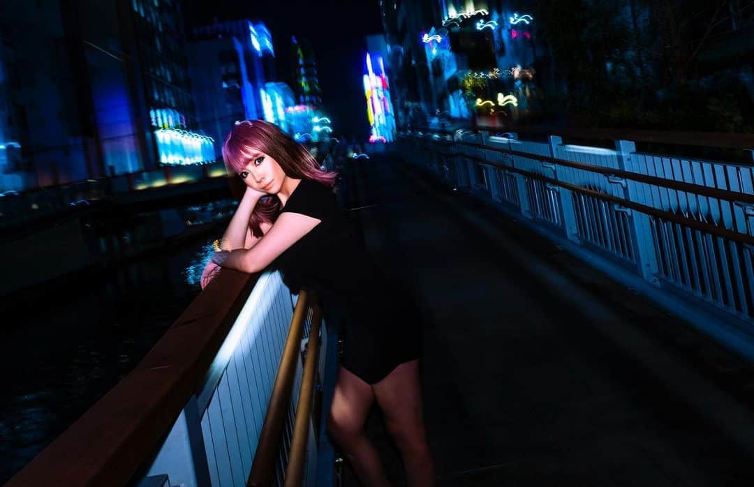 のインスタグラム：「﻿ ﻿ 間違いだらけのこの街がみせる一夜の幻。﻿ ﻿ ﻿ photo by：ToMo @to.mo4291 ﻿ ﻿ ﻿ #札幌モデル #被写体 ﻿ #広がり同盟 ﻿ #暗がり同盟 ﻿ #portraitphotography ﻿ #portrait_page ﻿ #pasha_magazine ﻿ #jp_portrait部 ﻿ #raw_japan ﻿ #ap_japan_ #jp_gallery ﻿ #ig_japan #instajapan ﻿ #igbest_shots ﻿ #Osaka #japan #team_jp ﻿ #IG_PHOS #IGersjp ﻿ #jp_portrait部 ﻿ #jp_mood ﻿ #cools_japan ﻿ #vivid_impact ﻿ #ray_moment ﻿ #diary_photo_japan ﻿ #splus_cameraclub ﻿ #japan_night_view ﻿ #addicted_to_nights ﻿ #night_captures」