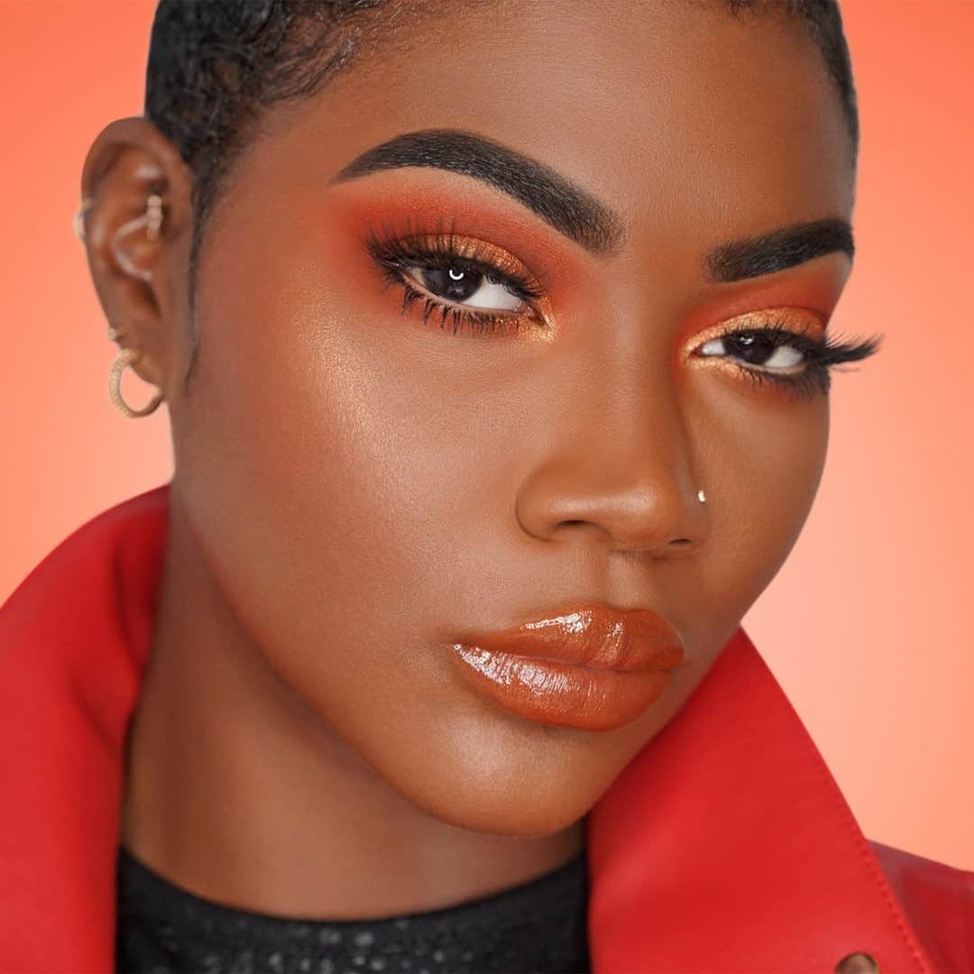 Too Facedのインスタグラム：「This look is straight FIRE on @shantaniabeckford 🔥 Top off your glam with sexy colors & dramatic intrigue with our NEW Light My Fire Mini Palette.⁣ ⁣ Other products used:⁣ Peach Bloom Cheek Tint shade Grape Pop Glow⁣ Peach Bloom Lip Balm shade Raspberry Flush⁣ Killer Liner shades Gingerbread & Cashmere⁣ Better Than Sex Lashes style Drama Queen⁣ #toofaced」