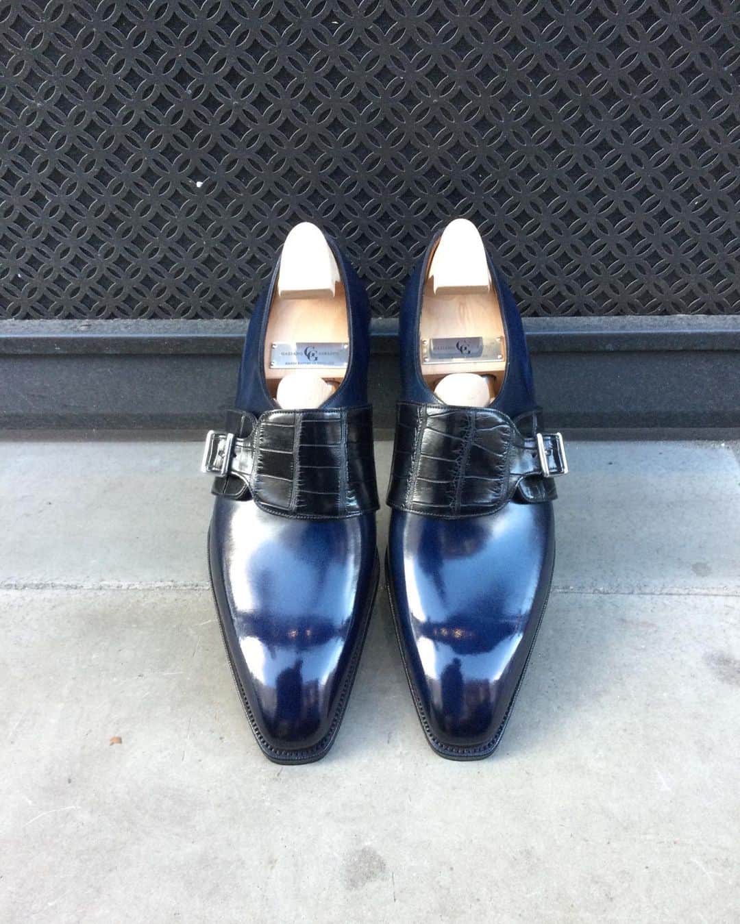 ガジアーノ&ガーリングのインスタグラム：「A beautiful MTO of our Hampton Single Monk.  Taking inspiration from a bespoke model, this Hampton in Sapphire Patina with Black Alligator Strap is the epitome of Gaziano & Girling making classic designs and adding our own flair.   What colour would you make this in via MTO..? Comment below   #gghampton #gazianoandgirling #mto」