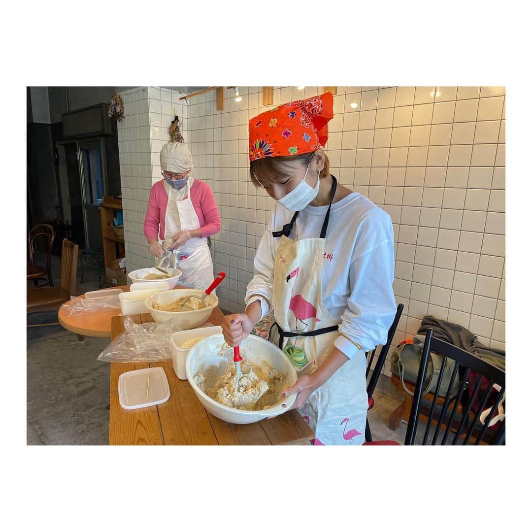 大石参月さんのインスタグラム写真 - (大石参月Instagram)「味噌作り体験ーっ！！ 母や母のお友達と一緒に♪(・∀・) 食べられる様になるまで半年以上寝かすんだって😴 んーーーったのしみっっっ( ´∀｀)！！！  #初めての味噌作り体験 #はよ食べたい #大石参月」12月15日 23時09分 - ohishi_mitsuki