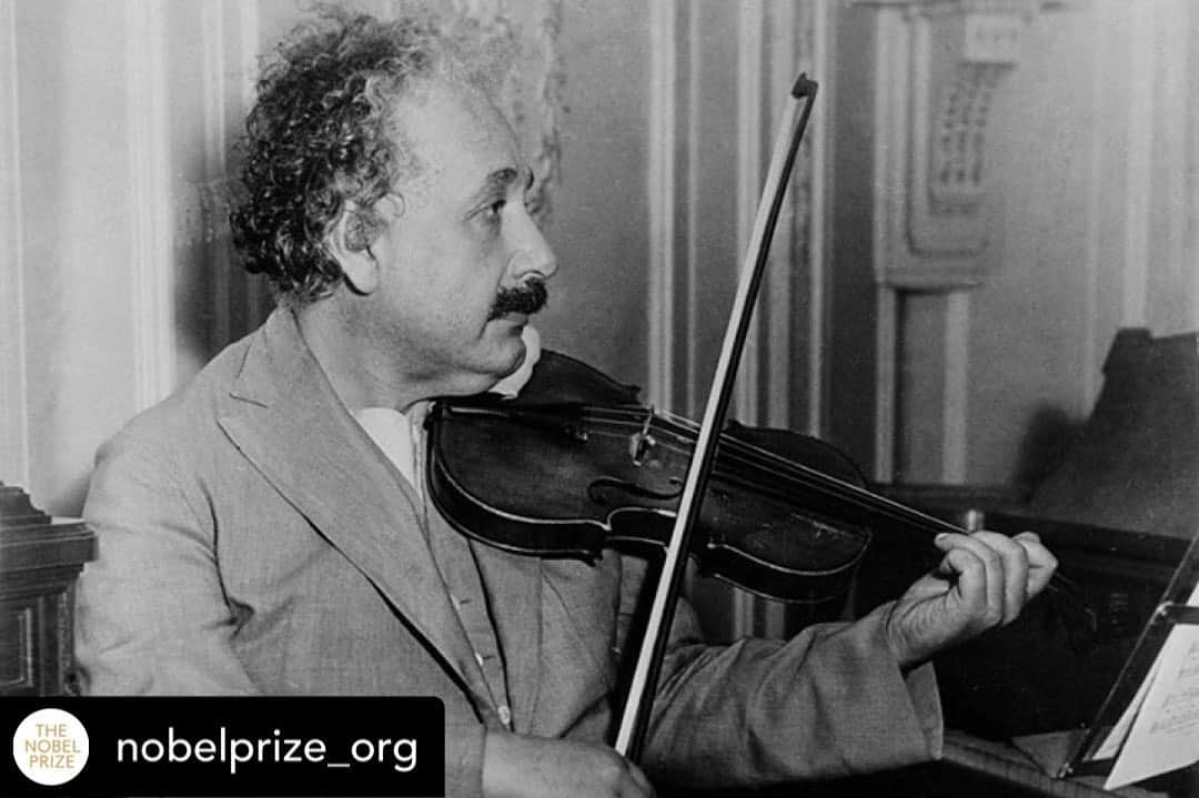 アルベルト・アインシュタインさんのインスタグラム写真 - (アルベルト・アインシュタインInstagram)「Posted @withregram • @nobelprize_org "I know that the most joy in my life has come to me from my violin."  Influenced by his mother, Albert Einstein was a dedicated violinist from an early age. He often played classical music on his violin (that he named Lina) as a brainstorming technique.」12月15日 23時19分 - alberteinstein