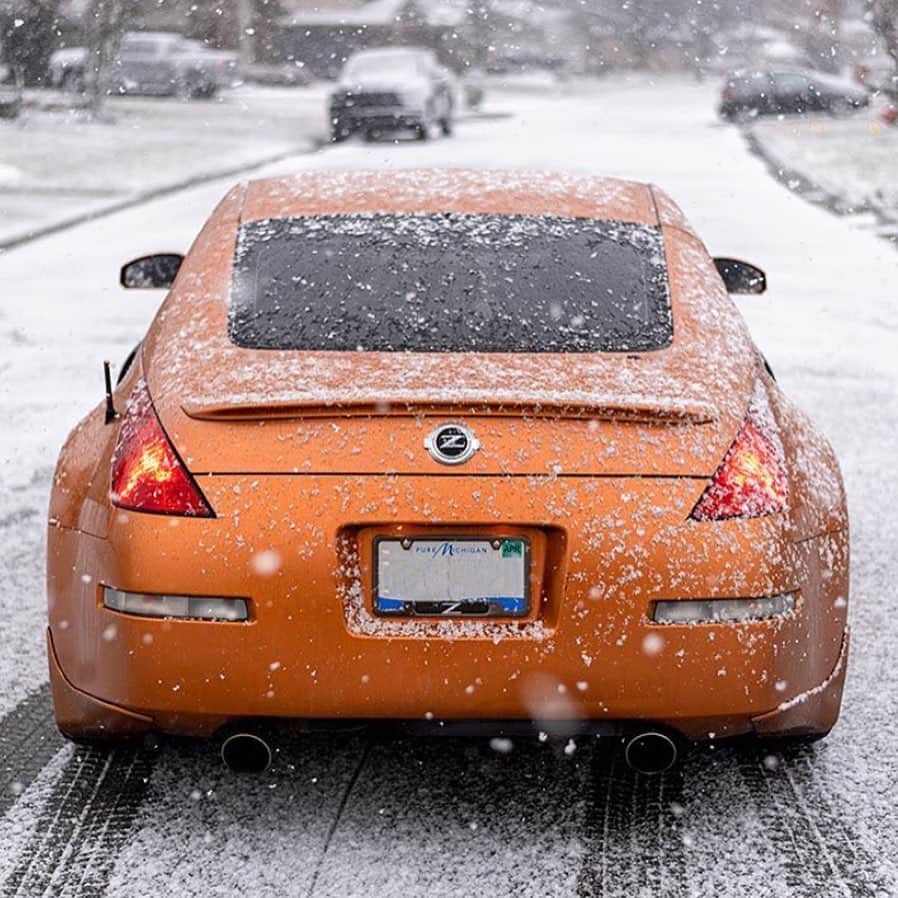 Nissanさんのインスタグラム写真 - (NissanInstagram)「Dashing through the snow to get home this year? #NissanZ #350Z  📷 @jdkfoto」12月15日 23時14分 - nissan