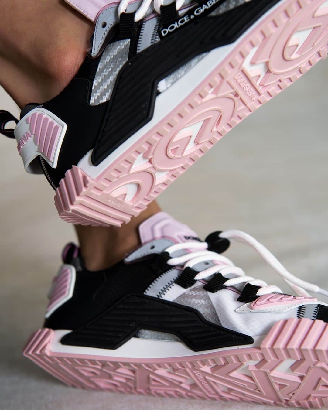 のインスタグラム：「#DolceGabbana together with Hypebeast and Hypebae unveil the latest release of the bold #DGNS1 sneakers.   Composed of mixed materials and contrasting colours, the NS1 are enriched with round logoed laces.   Discover more at the link in bio.」