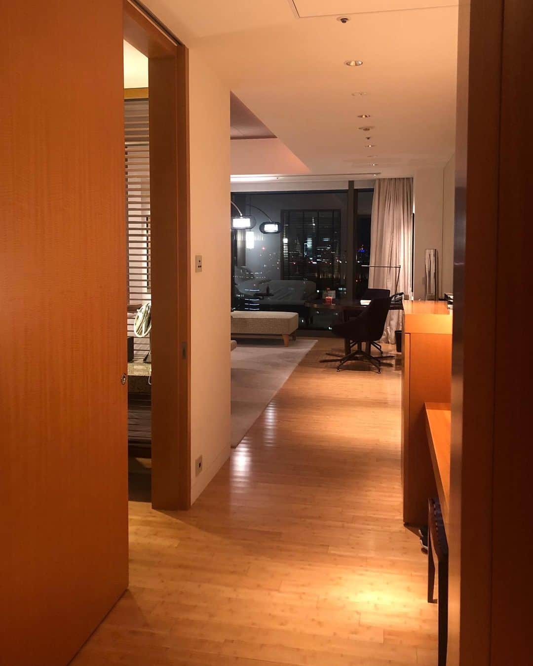 三好あんなのインスタグラム：「. . 贅沢な非日常空間でご褒美stay . . #mandarinorientaltokyo  #hotel #hotelstay #luxuryhotel  #マンダリンオリエンタル東京 #ホテルステイ #おこもりステイ #ご褒美ステイ」