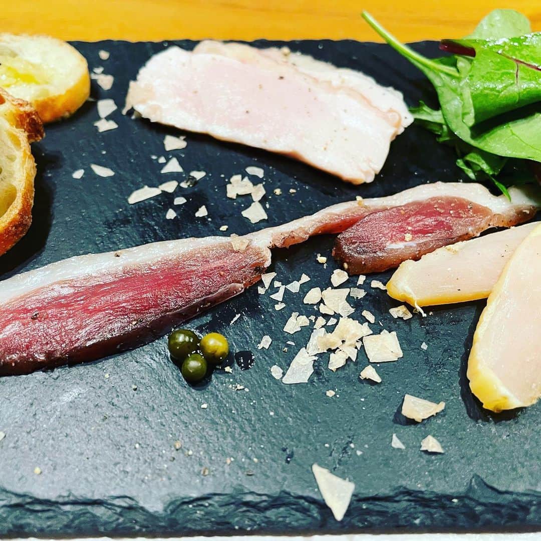 宮田麺児さんのインスタグラム写真 - (宮田麺児Instagram)「また　琵琶湖のほとり 隠座　にいきたいなぁ。  #かしわの川中#隠座#鷄#焼鳥#琵琶湖#滋賀#美味」12月15日 23時31分 - miyatamenji
