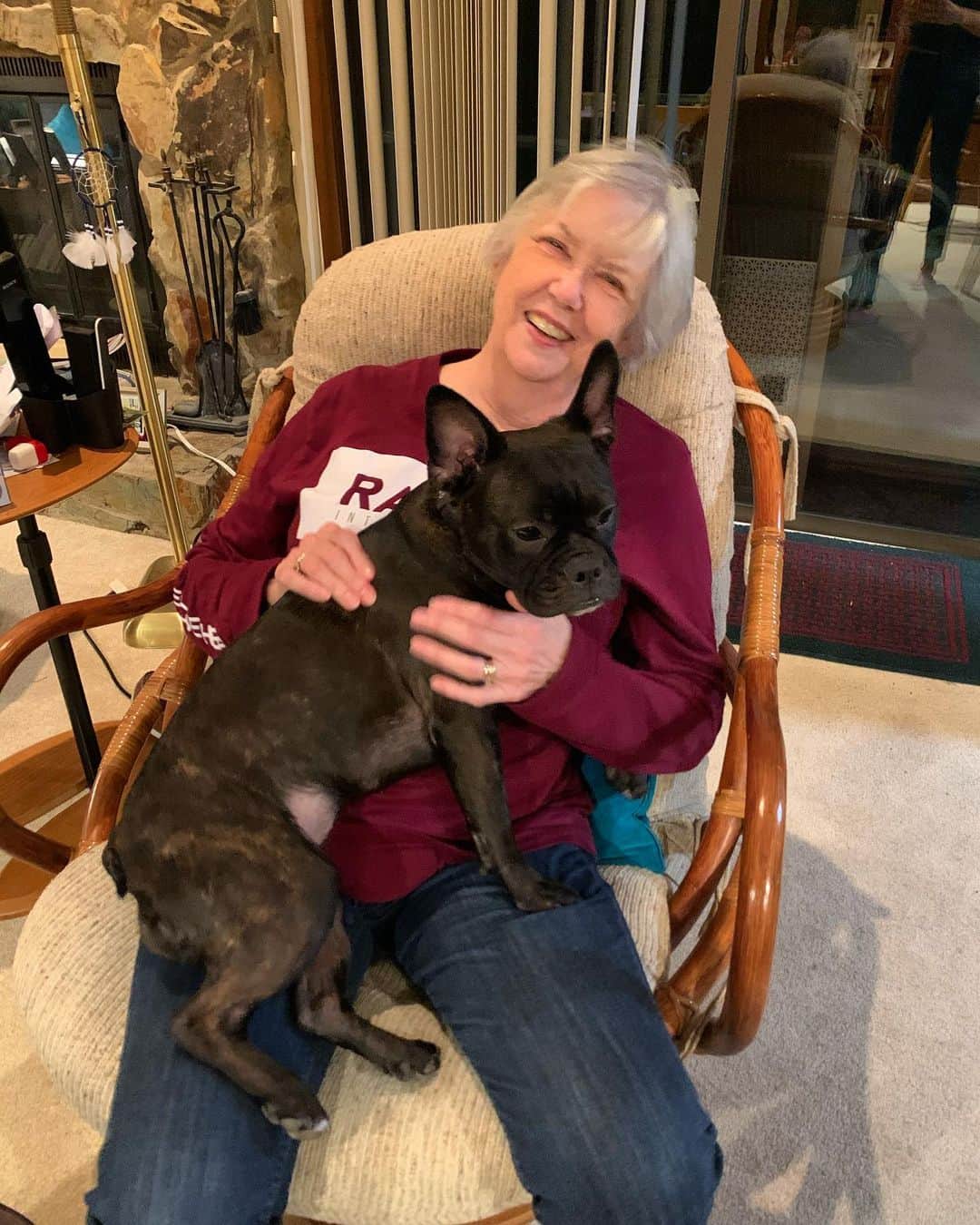 エミリー・スワローのインスタグラム：「Today marks the birthday of one of the very bestest people in the whole wide world- Happy Birthday, Ma Swallz!  She is as strong, patient, gracious, giving and loving a woman as you will find on this earth.  This year has been a doozy for us all, but she has stayed close to her faith and has been an example of light for my family. Love you, mom.  You’re the best. * #birthdaygirl #mom #happybirthday #doggrandma #family #mother #mama」