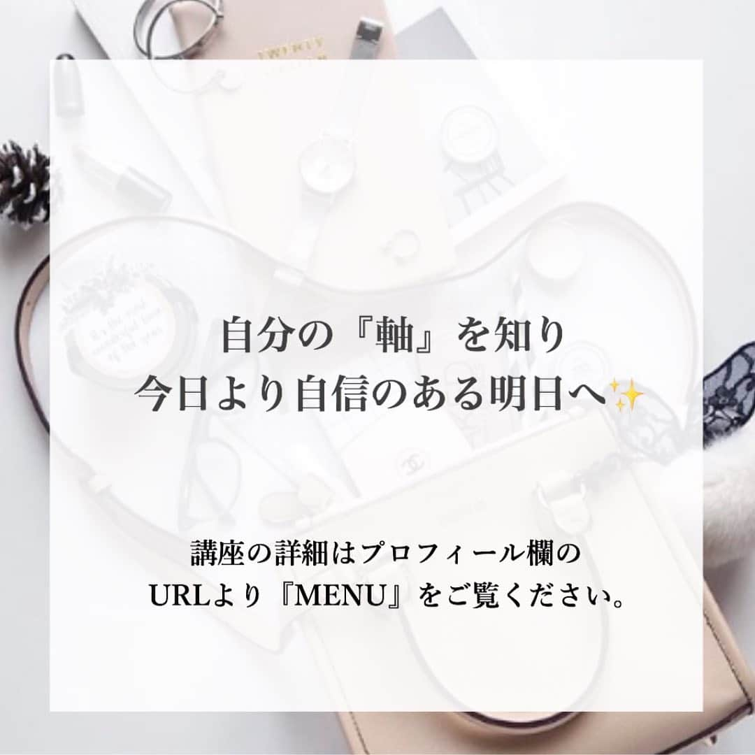 山本裕美さんのインスタグラム写真 - (山本裕美Instagram)「. コントラストのきいたクリスマスカラーは . 🔸ウィンターさん 🔸エレガントさん 🔸アクティブキュートさん が得意なコーディネートです。 . . 今年のクリスマスは STAY HOMEになりそうですが 気持ちだけでもXmasを楽しみたいですね🎄✨ . . .  ✨自分の軸を知り 今日より自信のある明日へ✨ . . . 診断専用アカウント @hiromi_yamamoto_color ******************************************﻿ #ブルベ冬コーデ #顔タイプエレガント #顔タイプエレガントコーデ #顔タイプアクティブキュート #顔タイプアクティブキュートコーデ #顔タイプ診断  #顔タイプ診断大阪  #顔タイプ診断オンライン #オンライン顔タイプ診断 #パーソナルカラー診断 #パーソナルカラー診断大阪 #16タイプパーソナルカラー診断 #16タイプパーソナルカラー診断大阪 #大人女子 #クリスマスコーデ #クリスマス #クリスマスカラー #🎄 #ルイヴィトン #louisvuitton #CHANEL #boychanel #シャネル #ボーイシャネル #ボーイシャネルM ******************************************﻿」12月15日 23時48分 - hiromi_yamamoto_mc