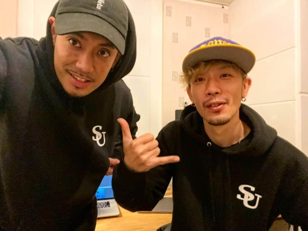 SHiNNOSUKEさんのインスタグラム写真 - (SHiNNOSUKEInstagram)「本日はS.T.U.Wレコーディングでした！  まさかの途中で"GoneR 3周年"のインスタライブ！！ おめでとうございます！！  12/23まであと1週間、ひっさびさのS.T.U.W LIVE気合い入れていくんで皆お楽しみに！ チケットまだの人はgetしてねー！！  ↓TICKET↓ https://domekashiwa.zaiko.io/e/basesecreta  #stuw #rookiezispunkd #spyair #laneta #goner」12月15日 23時48分 - shinnosuke_rookiez