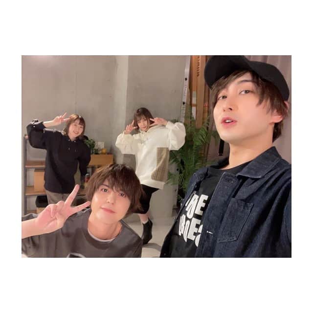 のインスタグラム：「TRUE Self Winter Collection インスタライブのご視聴ありがとうございました！  服の魅力が最大限伝わっていれば嬉しいです！ 反省点や改善点は次に活かさせていただくとして、まずは即完売分には関しての再販のアナウンスをお待ちください！  皆さんのリクエストももちろんなのですが、基本的には自分がいいなと思うものを大前提に、自分が着られるものをこれからも作っていきます！ 来年のアイテムもお楽しみに！  ゆきんこさん、たかみな、汐谷くん、ご協力ありがとうございました！  #TRUESelf #ファッション #五十嵐裕美 #汐谷文康 #高橋未奈美」