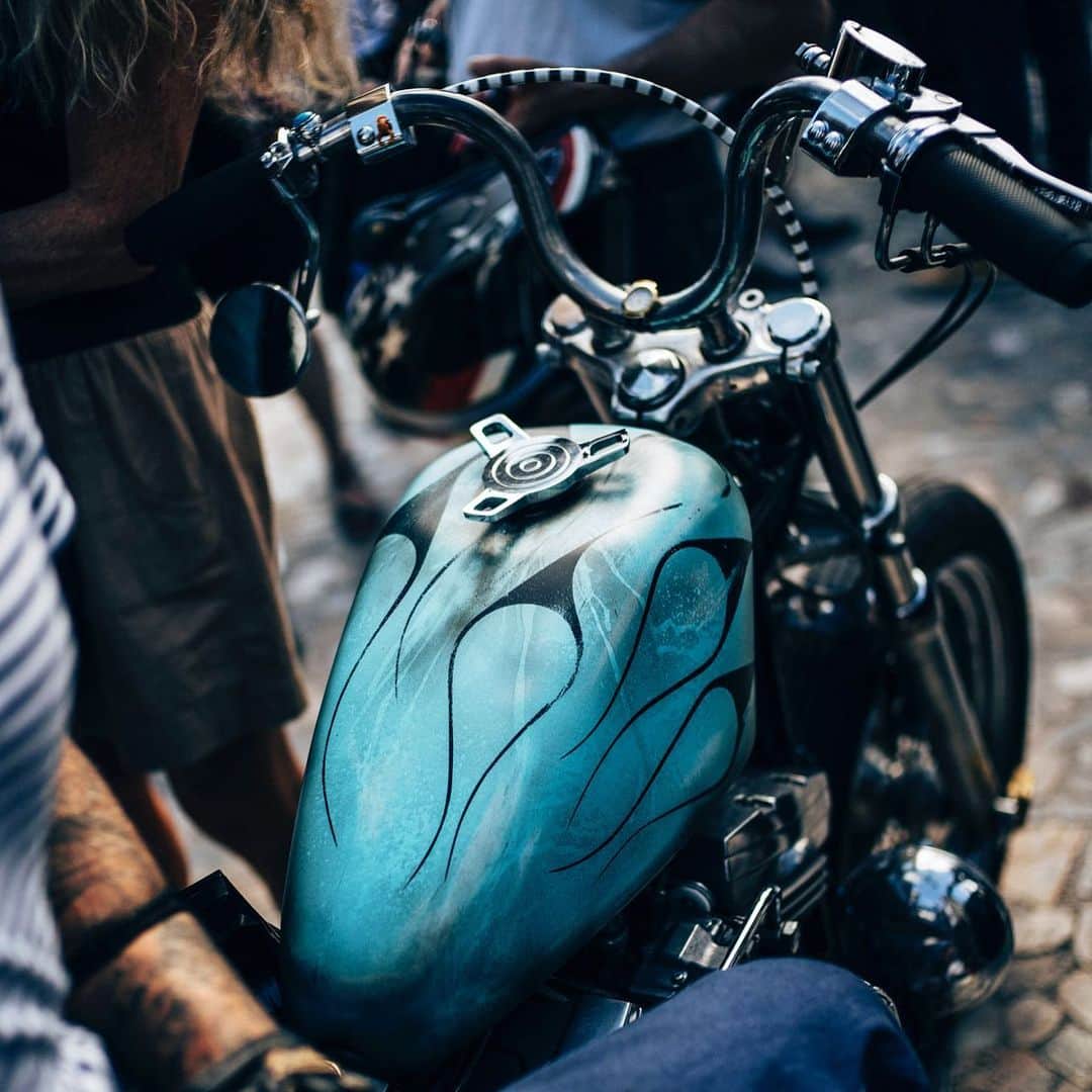 Harley-Davidson Japanさんのインスタグラム写真 - (Harley-Davidson JapanInstagram)「どうしようもなく 日々は刹那。#ハーレー #harley #ハーレーダビッドソン #harleydavidson #バイク #bike #オートバイ #motorcycle #カスタム #custom #鼓動 #pulse #刹那 #moment #juncture #情景 #scene #自由 #freedom」12月16日 0時03分 - harleydavidsonjapan