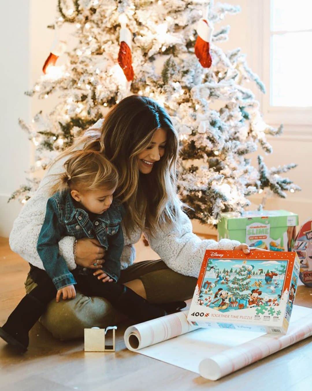 ロック&リパブリックのインスタグラム：「10 days until Christmas! (Not like we’re counting or anything.) 🎁Tap to shop the perfect gifts for your loved ones and use fast + free store pickup. #Kohls 📸 @madisonbontempo」