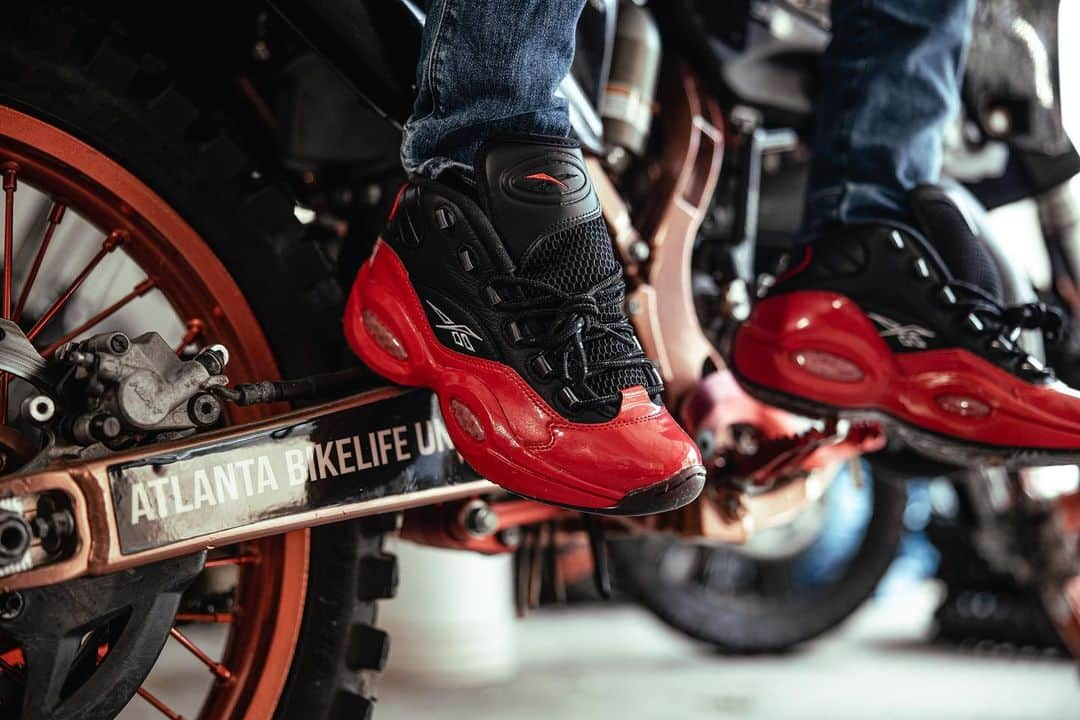 Reebok classicさんのインスタグラム写真 - (Reebok classicInstagram)「Built for riders everywhere. // Question Mid Street Sleigh. Available now on Reebok.com. Link in bio.​  📸@_sig_」12月16日 0時18分 - reebokclassics