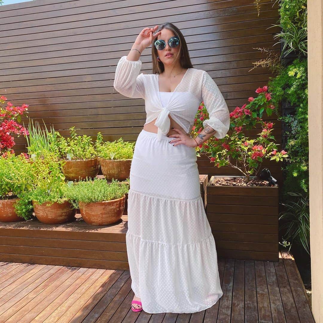 Bruna Unzuetaのインスタグラム：「Gosto assim, de looks lindos e que possam ser usados em várias ocasiões 💫 a @hoperesort pensa em tuuudo e desenvolveu peças versáteis, que podemos usar tanto no ano novo, pool party, quanto em um jantar, date, balada...várias opções 🎉 esse look é da coleção Petra ♥️ parceria paga com @hoperesort . #HOPEResort #HR #BoasEnergias」