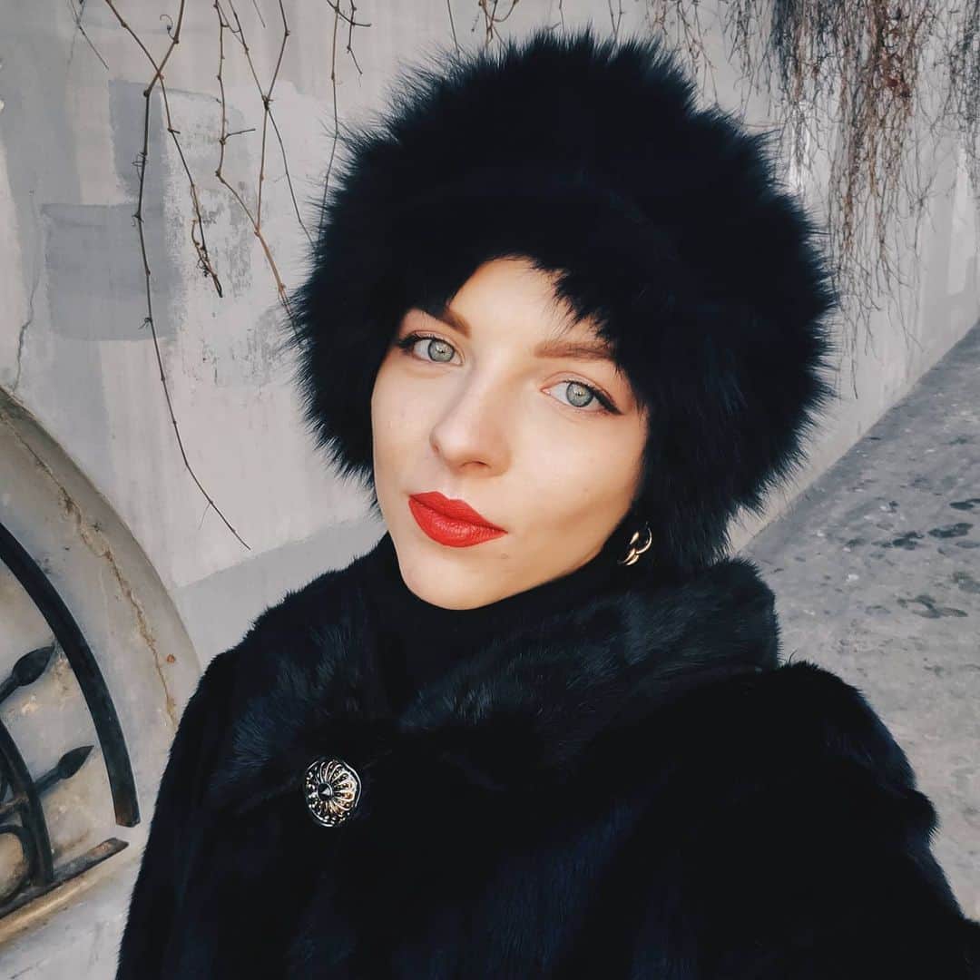 メリティナ・スタニウタさんのインスタグラム写真 - (メリティナ・スタニウタInstagram)「A la russe з чырвоными вуснамi ❤ ⠀ #selfie #samsungbelarus #samsung #red #redlips」12月16日 0時38分 - melitinastaniouta