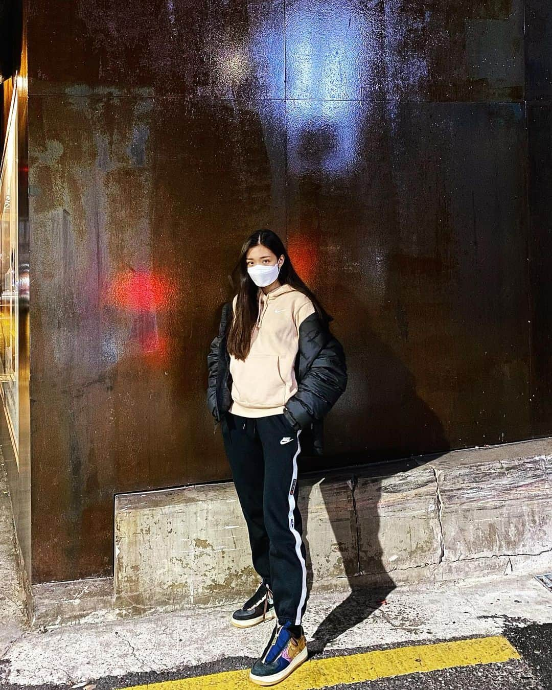 ティナ さんのインスタグラム写真 - (ティナ Instagram)「Nike head to toe ☑️ 올해 마지막 응모 💪🏻@nike_snkrs_hongdae #나이키 #스니커즈홍대줄서기 #vaporwaffle #sacai #snkrskickcheck」12月16日 0時33分 - soobeanie_