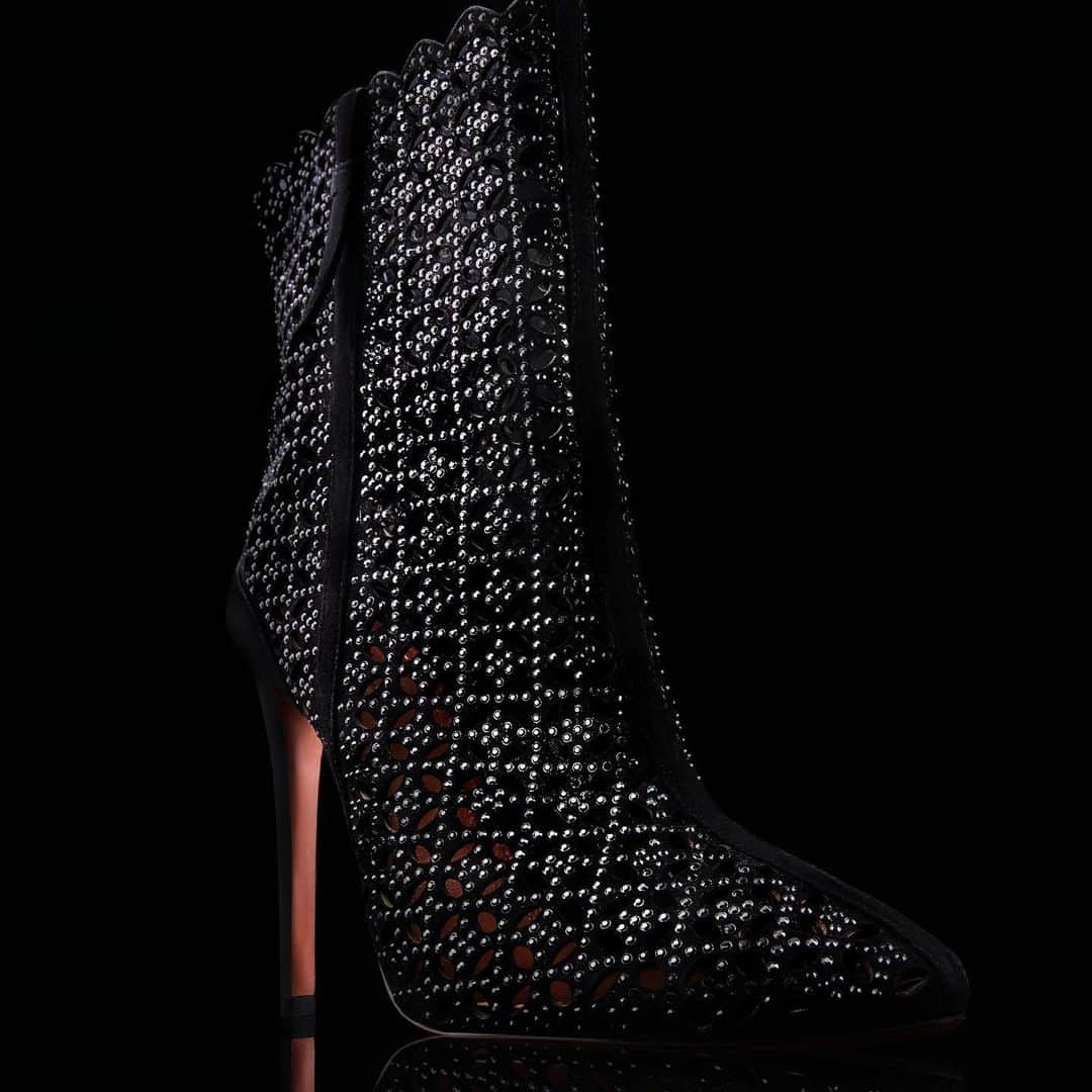 SWAROVSKIさんのインスタグラム写真 - (SWAROVSKIInstagram)「Embellished with Swarovski’s Hotfix crystals, these suede leather booties by iconic fashion house @maisonalaia are timeless. A shining example of pure brilliance.  #Swarovski #SwarovskiForProfessionals #AzzedineAlaia #MaisonAlaia #Alaia」12月16日 0時35分 - swarovski