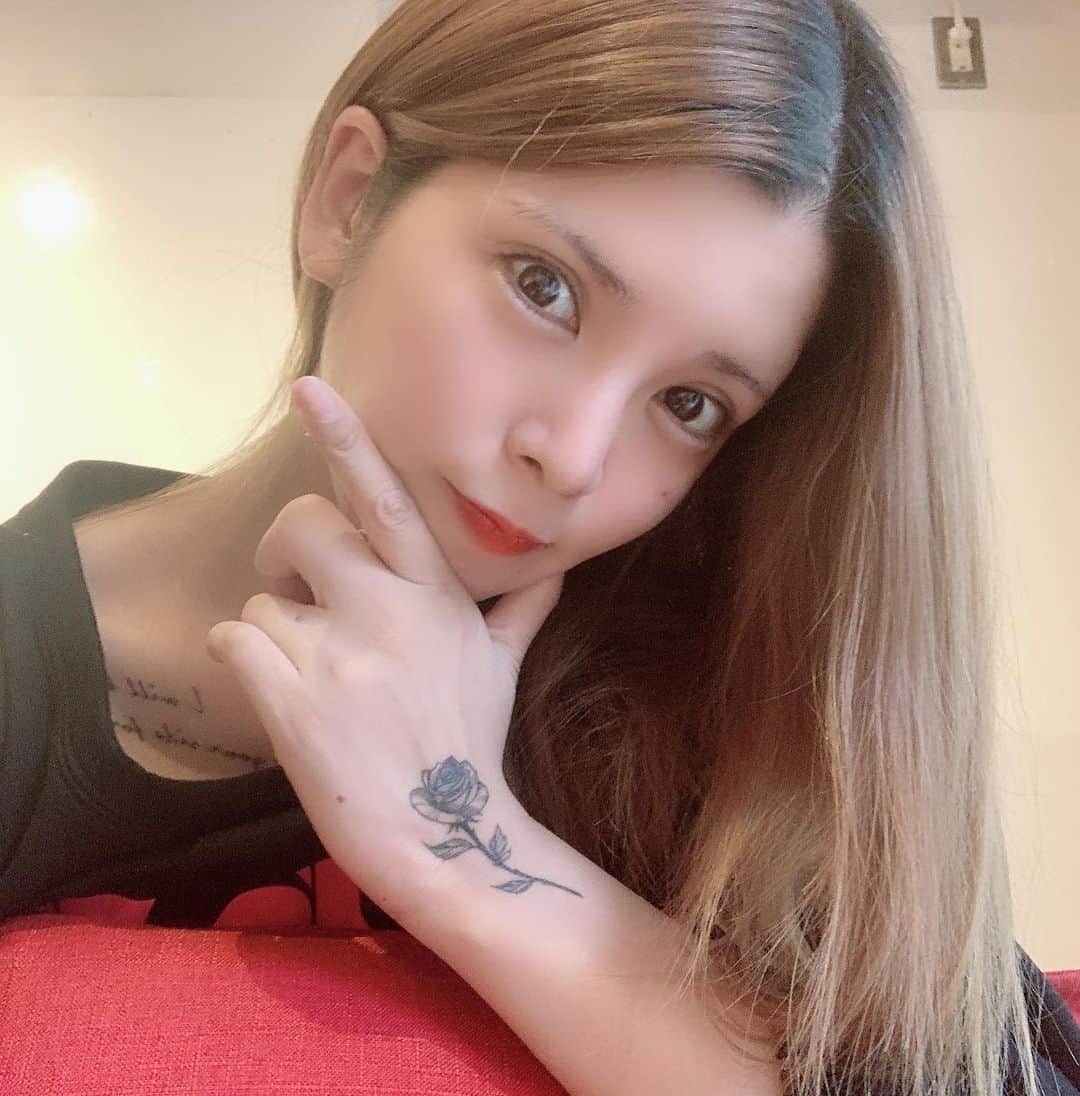 坂口杏里のインスタグラム：「BARカシェット 急ですが、日が周り 本日（16日） 朝の6:00〜18:00 までの営業トライ👍  普段夜来れない方々 是非ー！！ とことんいくよー😂  09054307175  ↑何かあればこちらまで！ BAR CACHETTE (カシェット) 東京都新宿区歌舞伎町2-11-7 メトロビル4階  お待ちしてますん💕 男性１時間3000円 女性１時間1500円 （飲み放題）  ライン交換写メ撮ろ☺️」