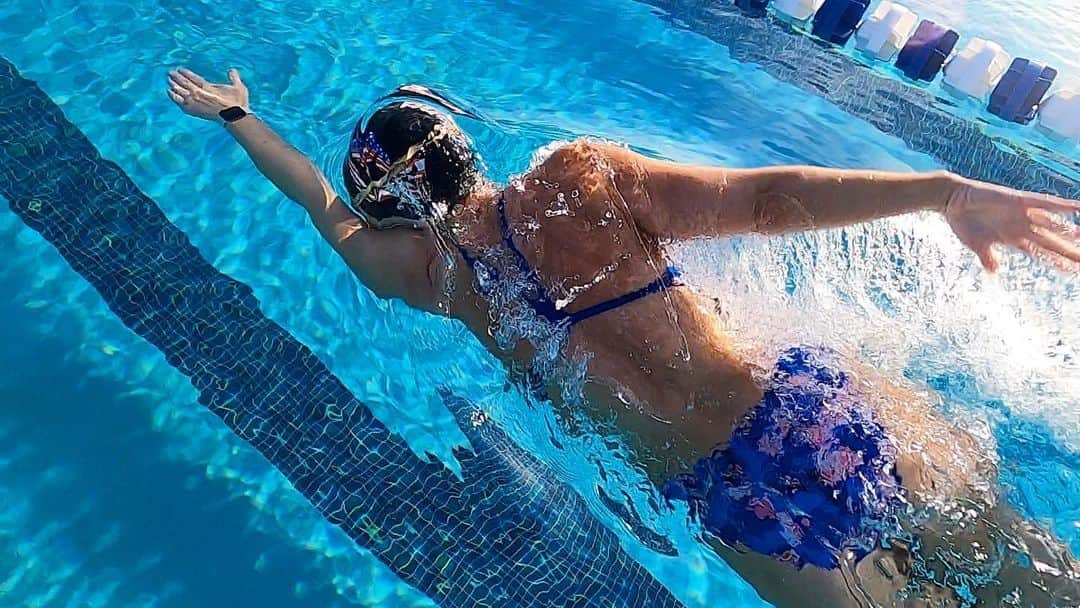 Julieのインスタグラム：「Fear less. Do more. Get outside and get after it!  . . . . #arenawaterinstinct #swimmer #summerjulep #swimming #swim #swimlife #swimmersofinstagram #instaswim #instaswimming #mastersswimming #instaswimmer #usaswimming #swimtraining #swimpractice #myswimpro #swimsmarter #itsaswimmerthing」