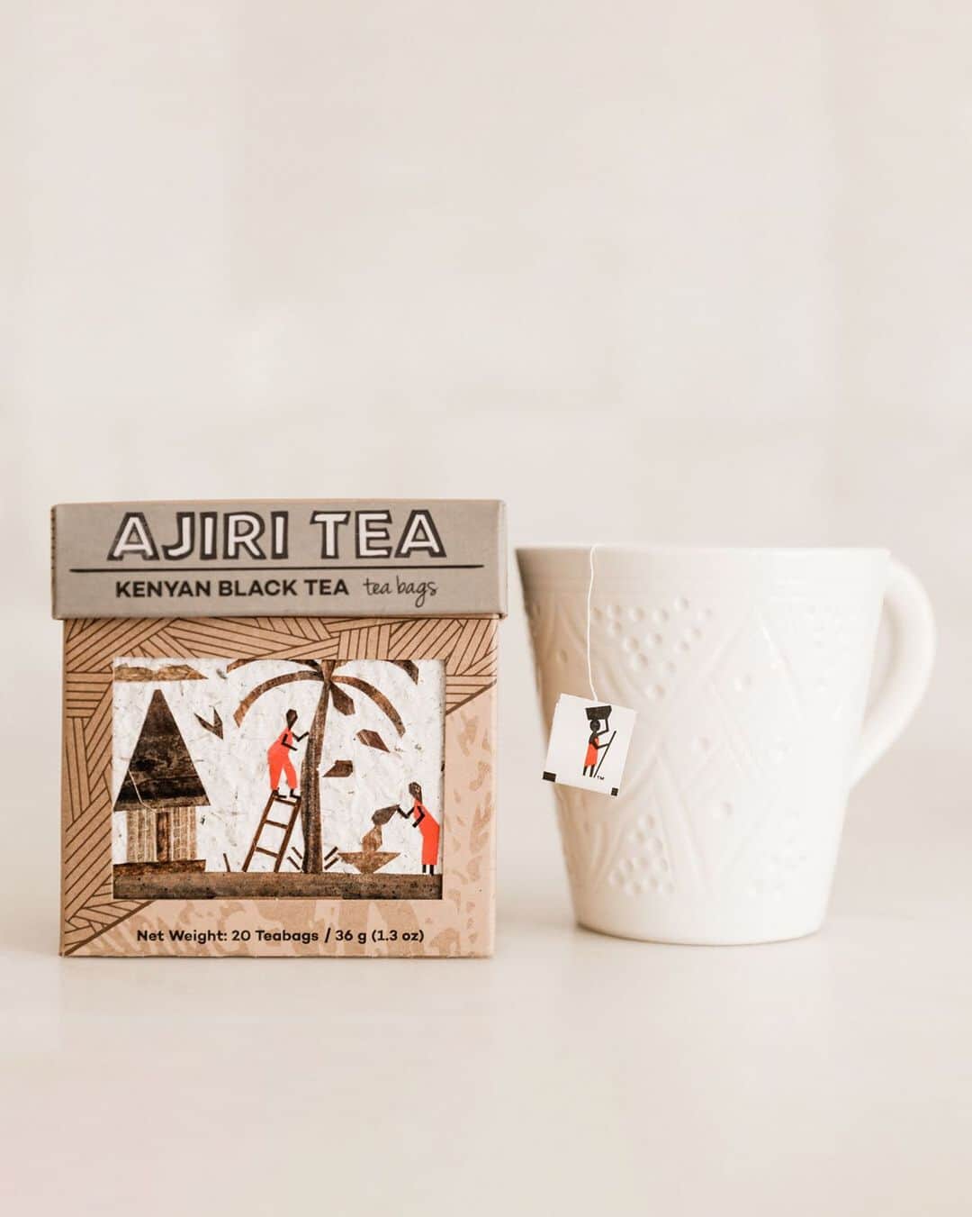 The Little Marketさんのインスタグラム写真 - (The Little MarketInstagram)「Start your day with a warm, cozy mug of black tea. Each purchase supports artisans and farmworkers in Kenya. Link in bio to shop.」12月16日 0時50分 - thelittlemarket