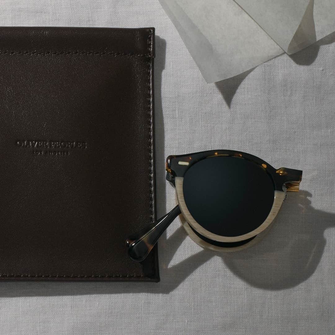 のインスタグラム：「A pairing that will never go out of style: Gregory Peck 1962 in DTB-Beige Gradient with Carbon Grey lenses and the Brown Genuine Leather Case」