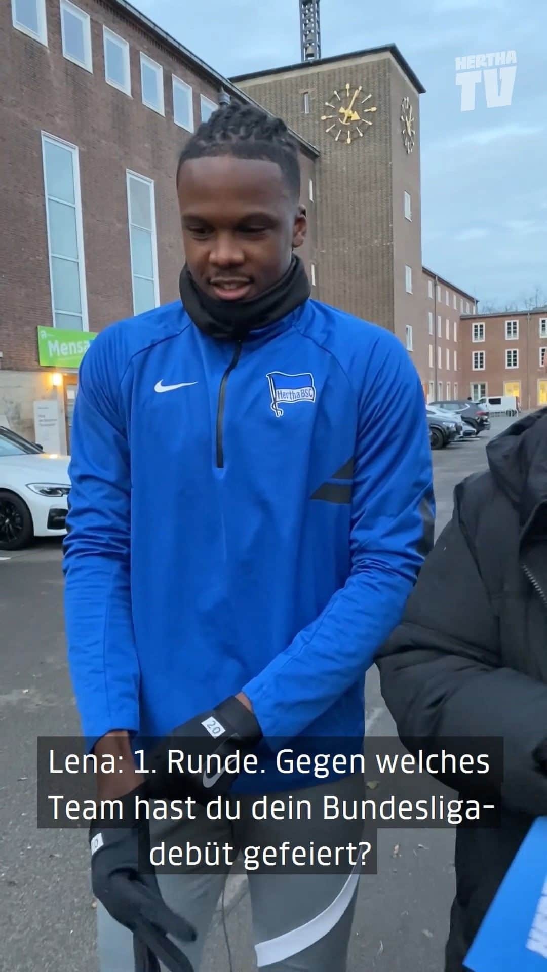 ヘルタ・ベルリンのインスタグラム：「Capitanoooo, capitanooo - @dedryck.boyata hat sich den knallharten Fragen zu #BSCM05 gestellt! 🤓  . . #schonjewusst #boyata #HaHoHe #herthabsc」