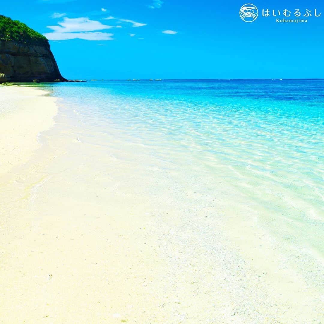HAIMURUBUSHI はいむるぶしさんのインスタグラム写真 - (HAIMURUBUSHI はいむるぶしInstagram)「小浜島・はいむるぶしから癒しの風景をお届けします。 透き通るほどに美しい青い海。 静かに打ち寄せる小波… 穏やかな離島の休日が心を癒してくれます。 #沖縄 #八重山諸島 #離島 #小浜島#砂浜 #ビーチ #休日 #リゾート #ホテル #はいむるぶし」12月16日 1時11分 - haimurubushi_resorts