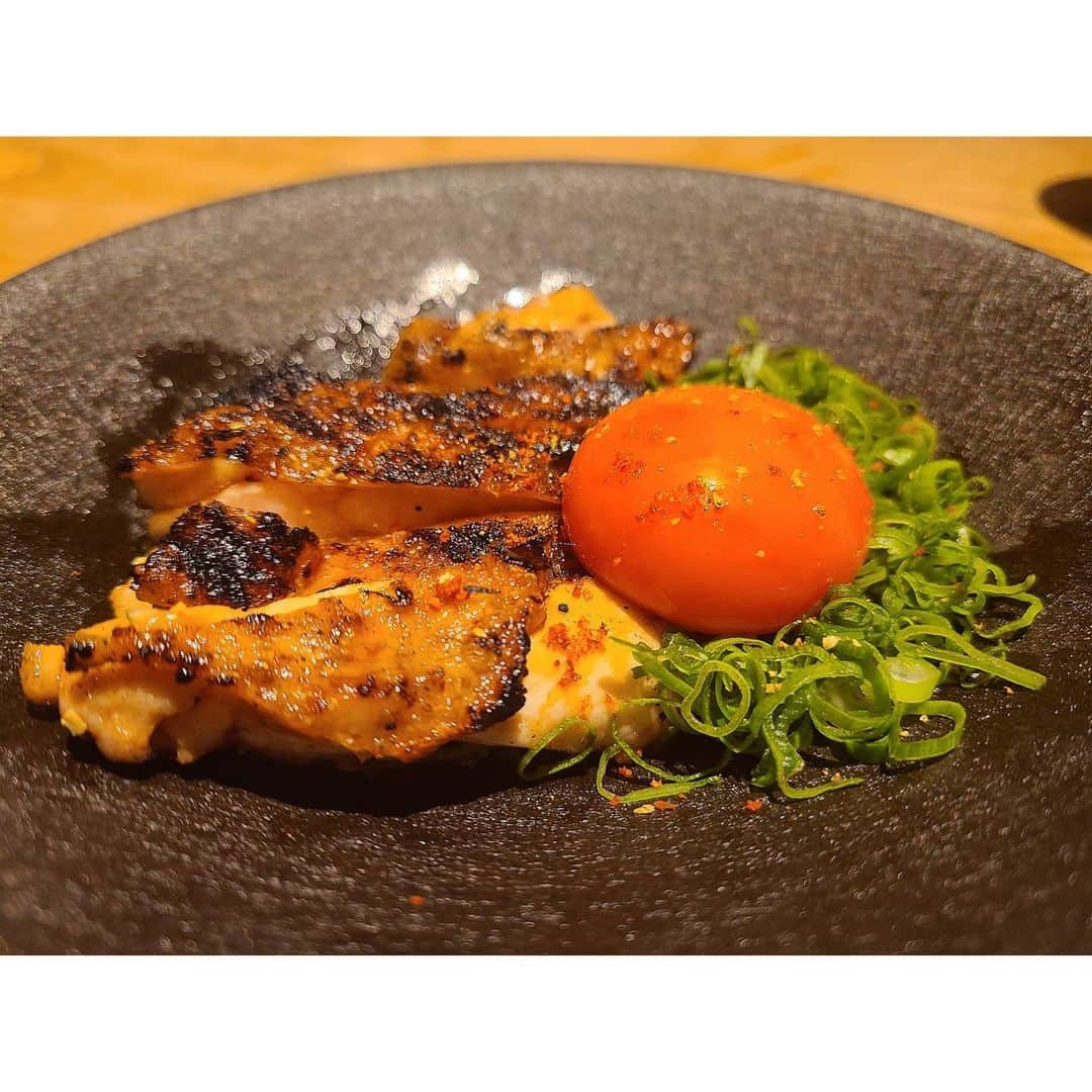 未來歩のインスタグラム：「吾一さん🦃  爆裂に人気になる前から 変わらずに定期的に通ってる。  そんな大好きなお店の今年最後の食べ納め。  カモ鍋食べるの忘れてた🦆  ショック。  #焼鳥 #吾一#食べログ #ミシュラン #ビブグルマン #グルメ#予約困難店 #焼おにぎり  #food #chicken  #つくね」