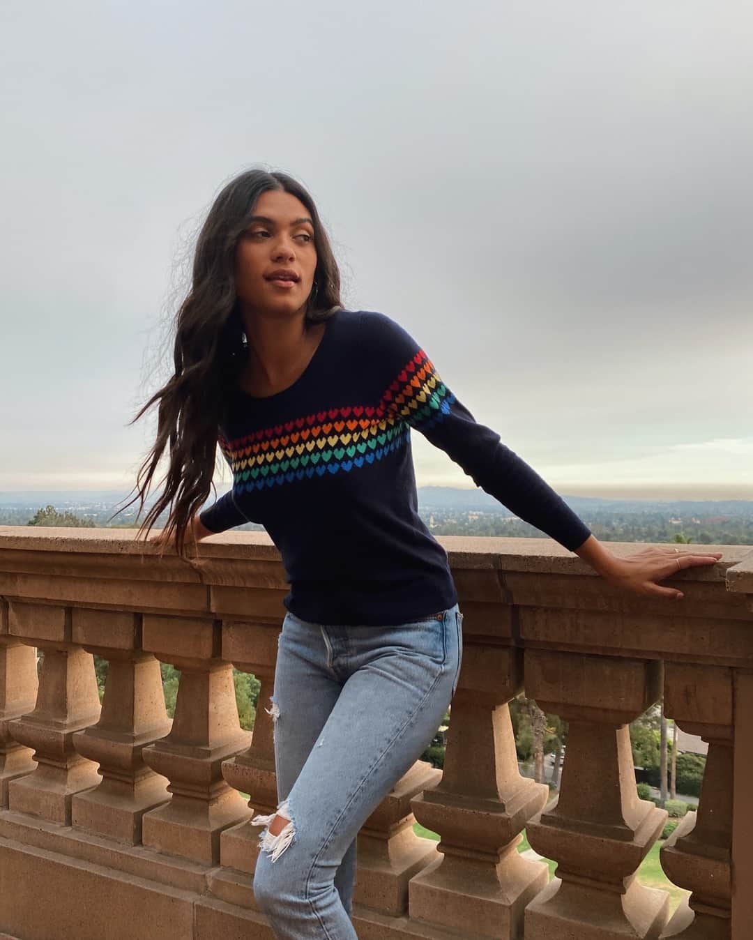 チェイサーのインスタグラム：「What if life was all cashmere, hearts and rainbows? 🌈 ☁️ 💞 Well, girl, in our world it is! See for yourself with our coveted cashmere sweater, designed with a knit-in heart print. //// #chaserbrand #cashmeresweater #graphicsweater #graphicsweateroutfit #wintersweater #winteroutfit #winterfashion CHA5696」